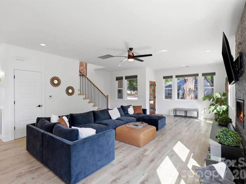 2629 Phillips Avenue, Charlotte, NC 28208.  MLS# CAR4374695, YatesRealty ID 18440. 