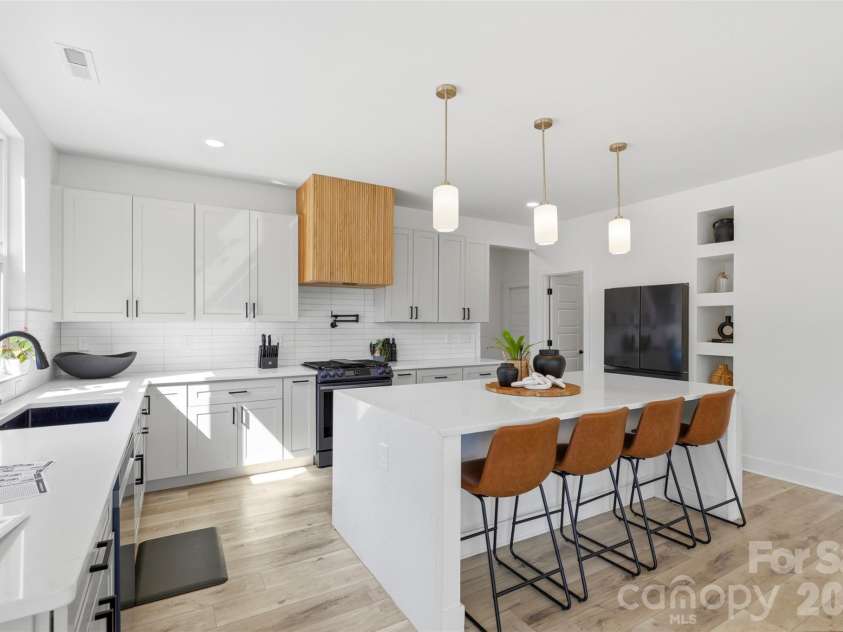2629 Phillips Avenue, Charlotte, NC 28208.  MLS# CAR4374695, YatesRealty ID 18440. 