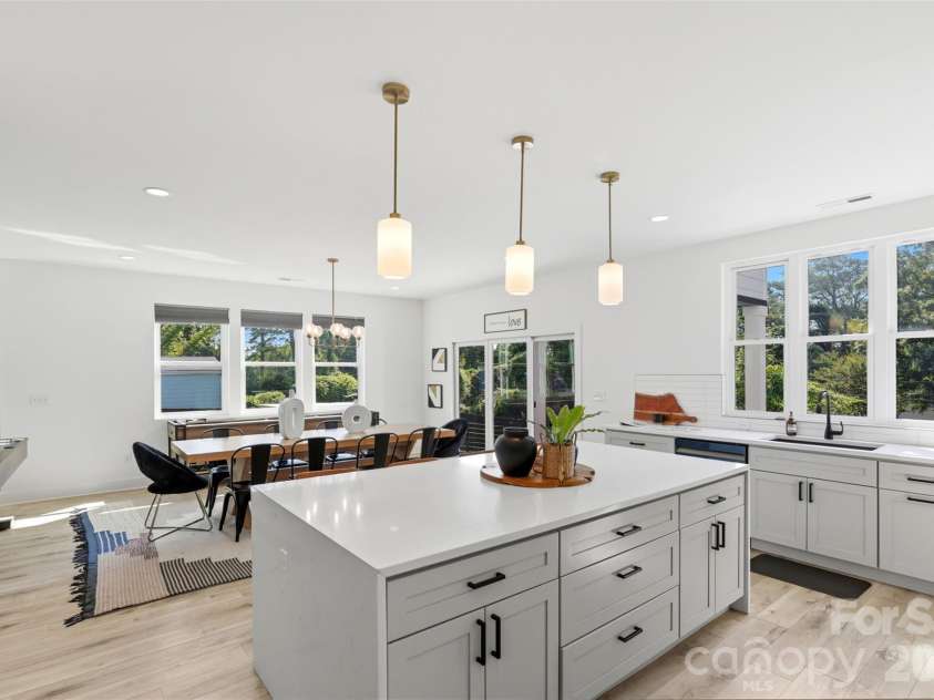 2629 Phillips Avenue, Charlotte, NC 28208.  MLS# CAR4374695, YatesRealty ID 18440. 