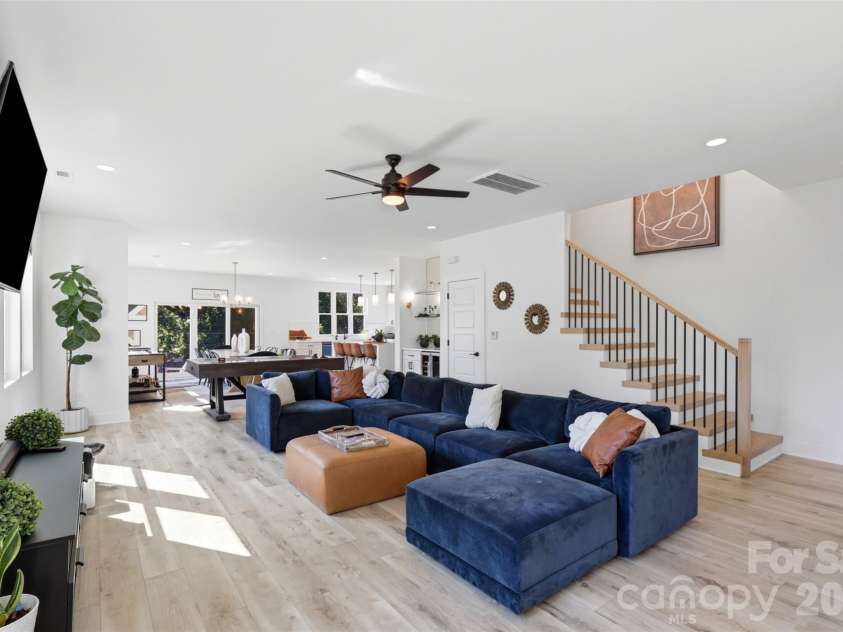 2629 Phillips Avenue, Charlotte, NC 28208.  MLS# CAR4374695, YatesRealty ID 18440. 