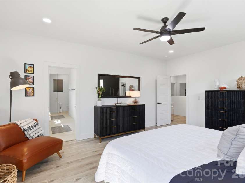 2629 Phillips Avenue, Charlotte, NC 28208.  MLS# CAR4374695, YatesRealty ID 18440. 