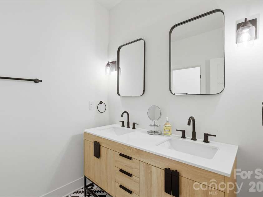 2629 Phillips Avenue, Charlotte, NC 28208.  MLS# CAR4374695, YatesRealty ID 18440. 