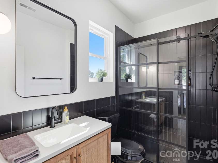 2629 Phillips Avenue, Charlotte, NC 28208.  MLS# CAR4374695, YatesRealty ID 18440. 