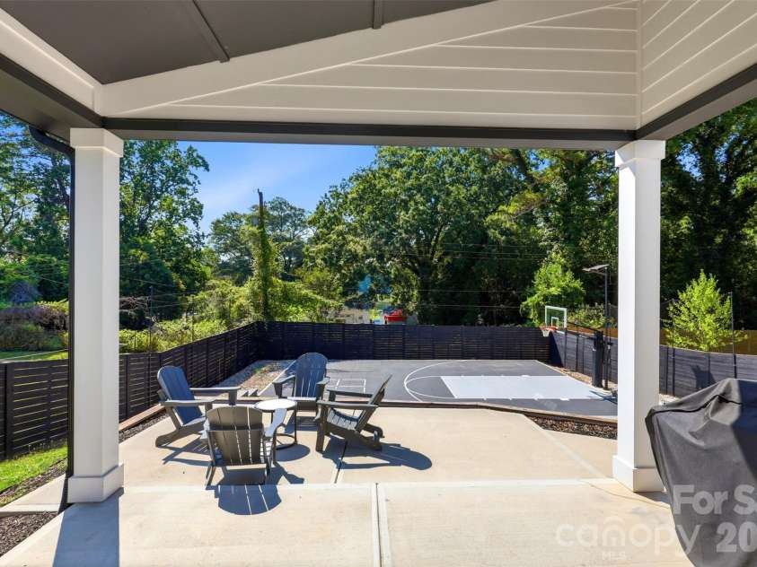 2629 Phillips Avenue, Charlotte, NC 28208.  MLS# CAR4374695, YatesRealty ID 18440. 