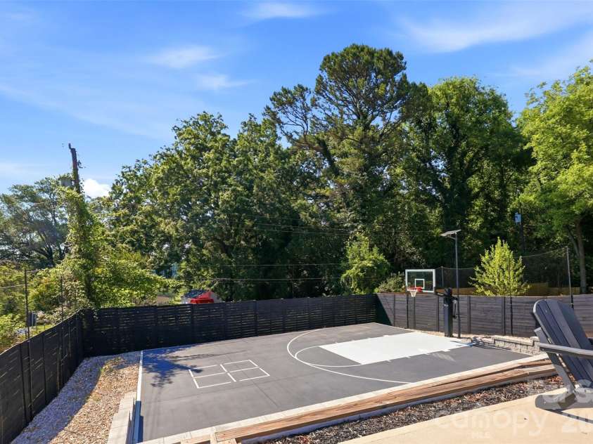2629 Phillips Avenue, Charlotte, NC 28208.  MLS# CAR4374695, YatesRealty ID 18440. 