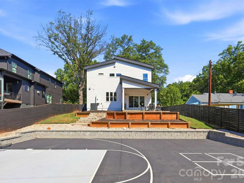 2629 Phillips Avenue, Charlotte, NC 28208.  MLS# CAR4374695, YatesRealty ID 18440. 