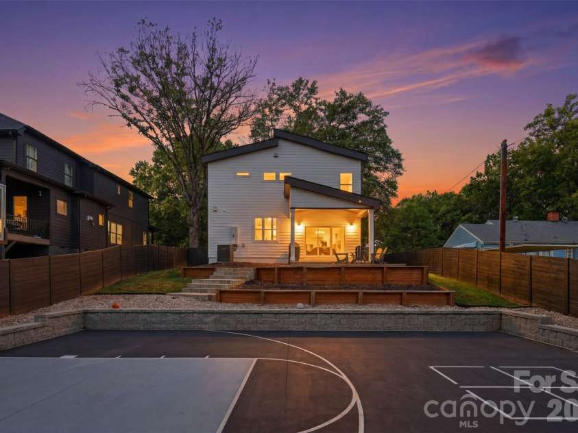 2629 Phillips Avenue, Charlotte, NC 28208.  MLS# CAR4374695, YatesRealty ID 18440. 