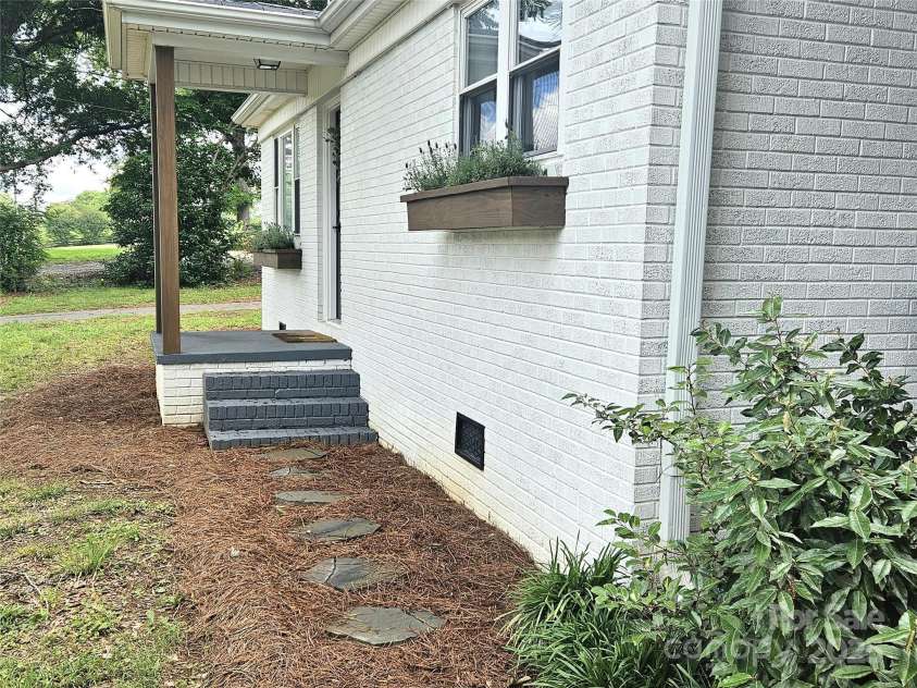 13131 601 Highway, Midland, NC 28107.  MLS# CAR4248719, YatesRealty ID 18441. 