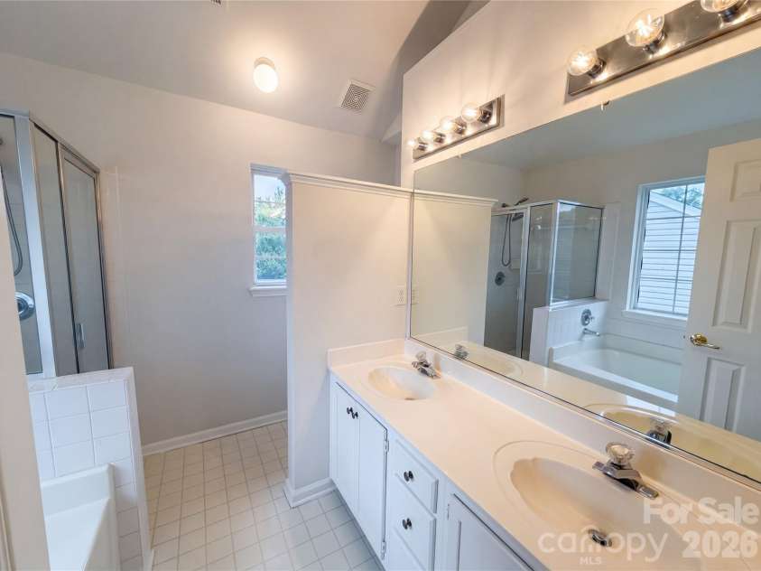 4975 Bentridge Drive, Concord, NC 28027.  MLS# CAR4376481, YatesRealty ID 18441. 