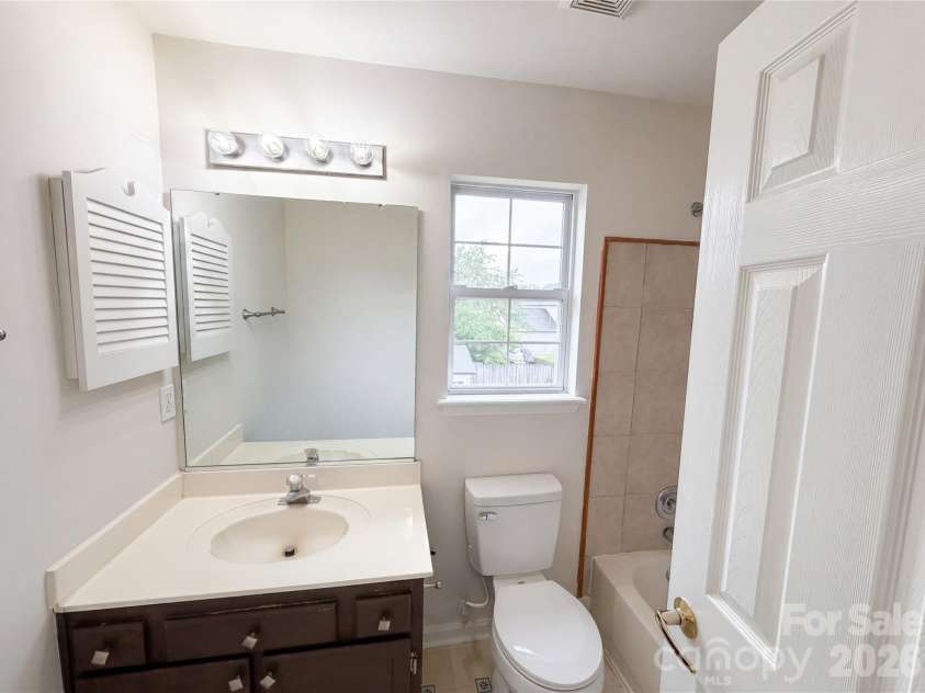 4975 Bentridge Drive, Concord, NC 28027.  MLS# CAR4376481, YatesRealty ID 18441. 