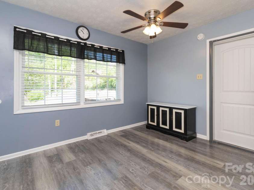 30 Compton Drive, Asheville, NC 28806.  MLS# CAR4363963, YatesRealty ID 18443. Dining Area