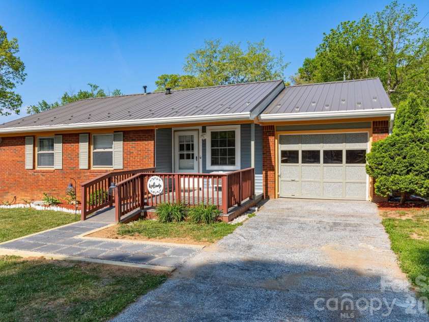 30 Compton Drive, Asheville, NC 28806.  MLS# CAR4363963, YatesRealty ID 18443. Front of Home