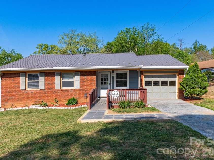 30 Compton Drive, Asheville, NC 28806.  MLS# CAR4363963, YatesRealty ID 18443. Front of Home