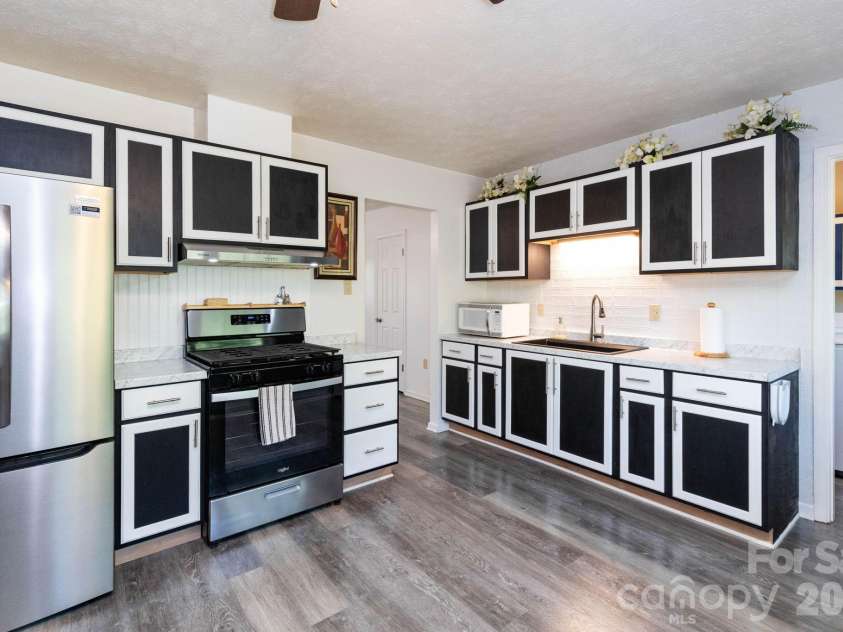 30 Compton Drive, Asheville, NC 28806.  MLS# CAR4363963, YatesRealty ID 18443. Kitchen