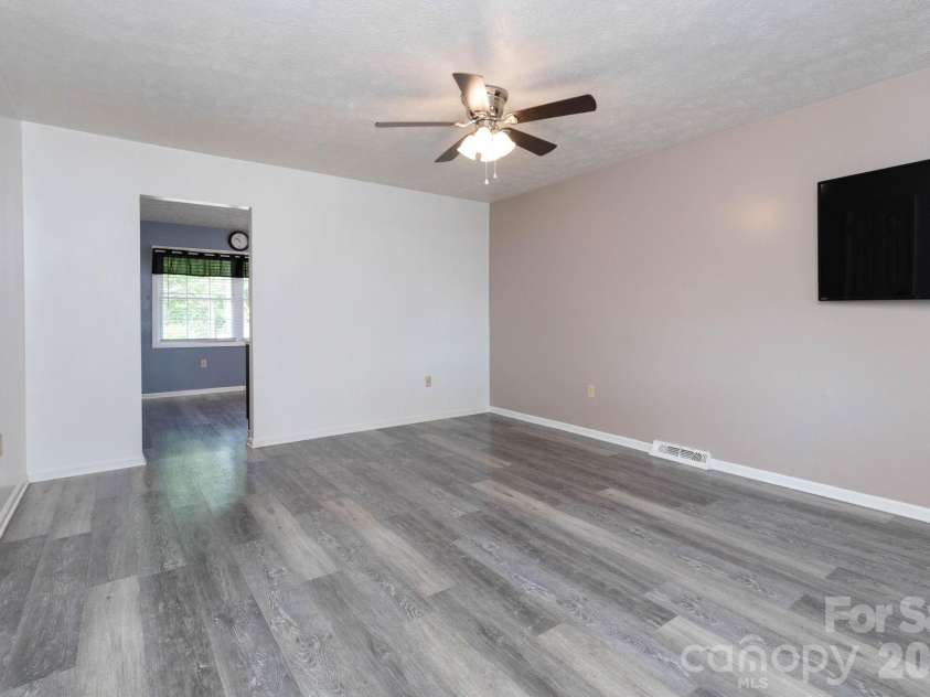 30 Compton Drive, Asheville, NC 28806.  MLS# CAR4363963, YatesRealty ID 18443. Living Room