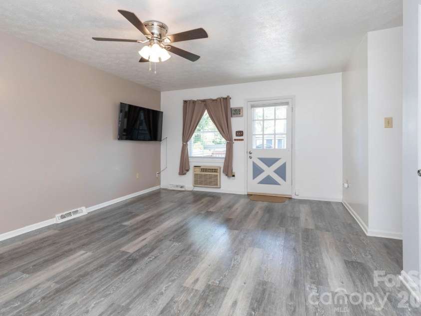 30 Compton Drive, Asheville, NC 28806.  MLS# CAR4363963, YatesRealty ID 18443. Living Room