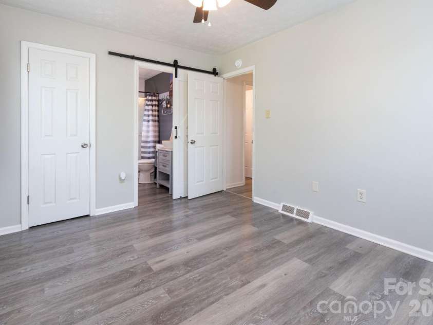 30 Compton Drive, Asheville, NC 28806.  MLS# CAR4363963, YatesRealty ID 18443. Primary Bedroom