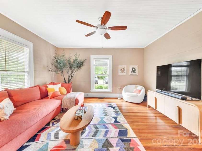 9929 Kerns Road, Huntersville, NC 28078.  MLS# CAR4267055, YatesRealty ID 18443. Living Room