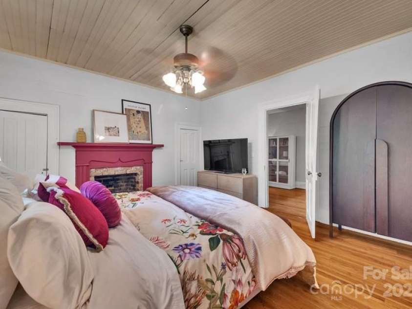 9929 Kerns Road, Huntersville, NC 28078.  MLS# CAR4267055, YatesRealty ID 18443. Primary Bedroom