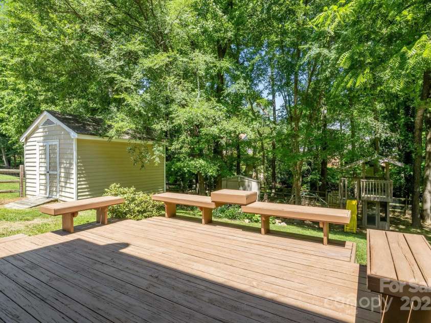 4232 Saint Audrey Place, Charlotte, NC 28269.  MLS# CAR4259147, YatesRealty ID 18444. 