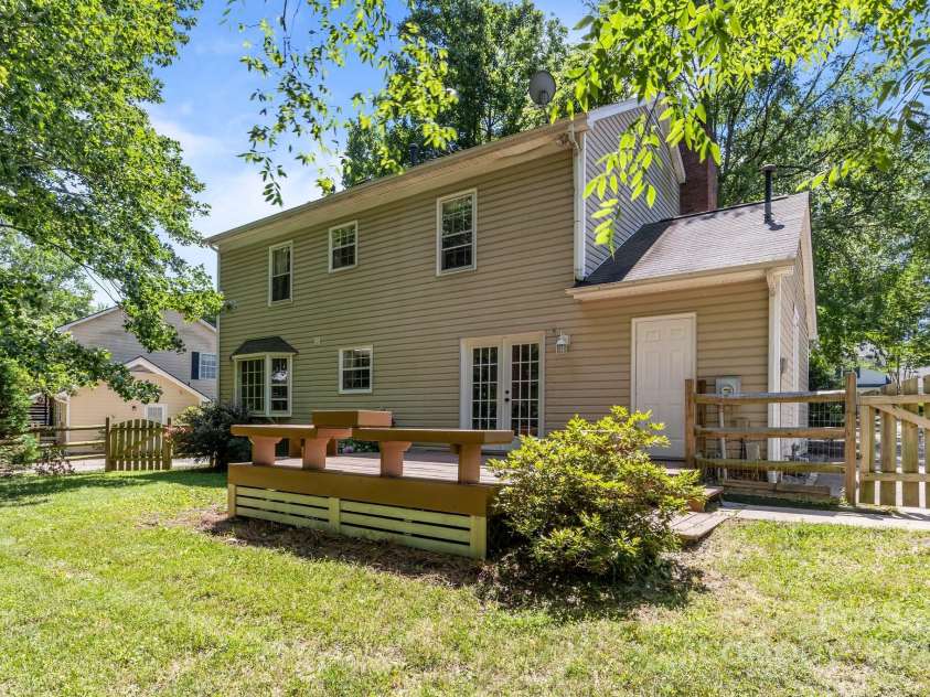 4232 Saint Audrey Place, Charlotte, NC 28269.  MLS# CAR4259147, YatesRealty ID 18444. 