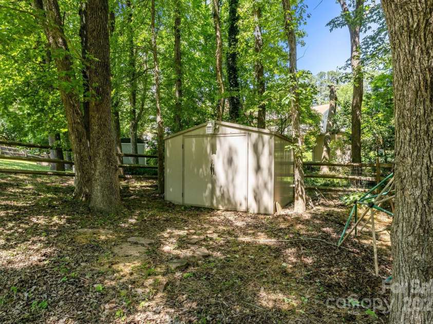 4232 Saint Audrey Place, Charlotte, NC 28269.  MLS# CAR4259147, YatesRealty ID 18444. 