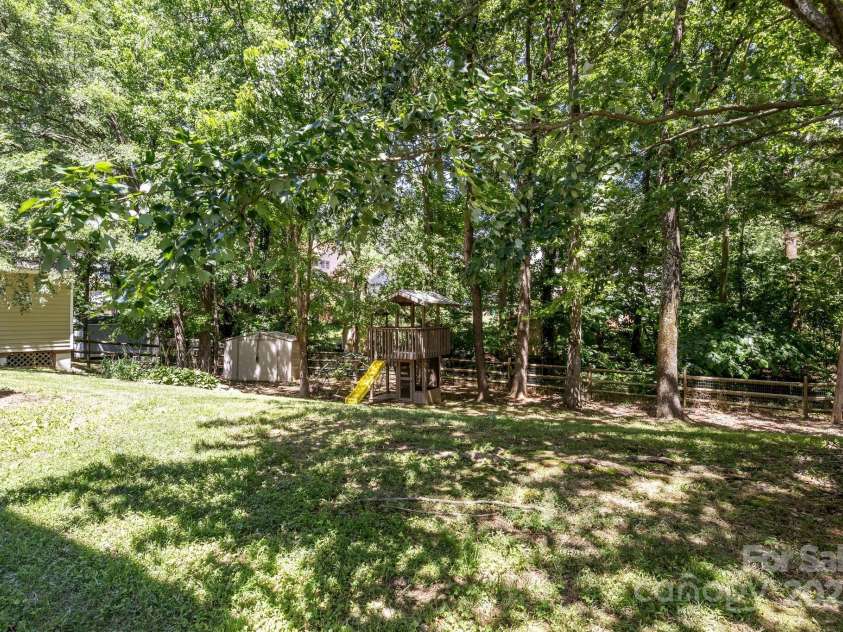 4232 Saint Audrey Place, Charlotte, NC 28269.  MLS# CAR4259147, YatesRealty ID 18444. 