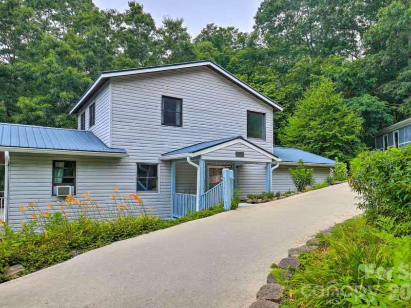 553 Deep Gap Road, Sylva, NC 28779.  MLS# CAR4356934, YatesRealty ID 18444. 