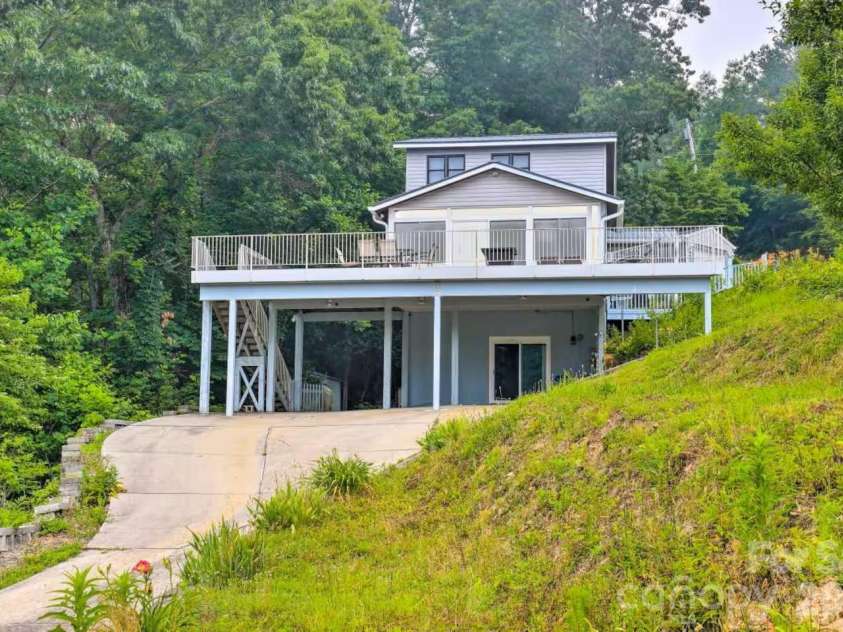 553 Deep Gap Road, Sylva, NC 28779.  MLS# CAR4356934, YatesRealty ID 18444. 