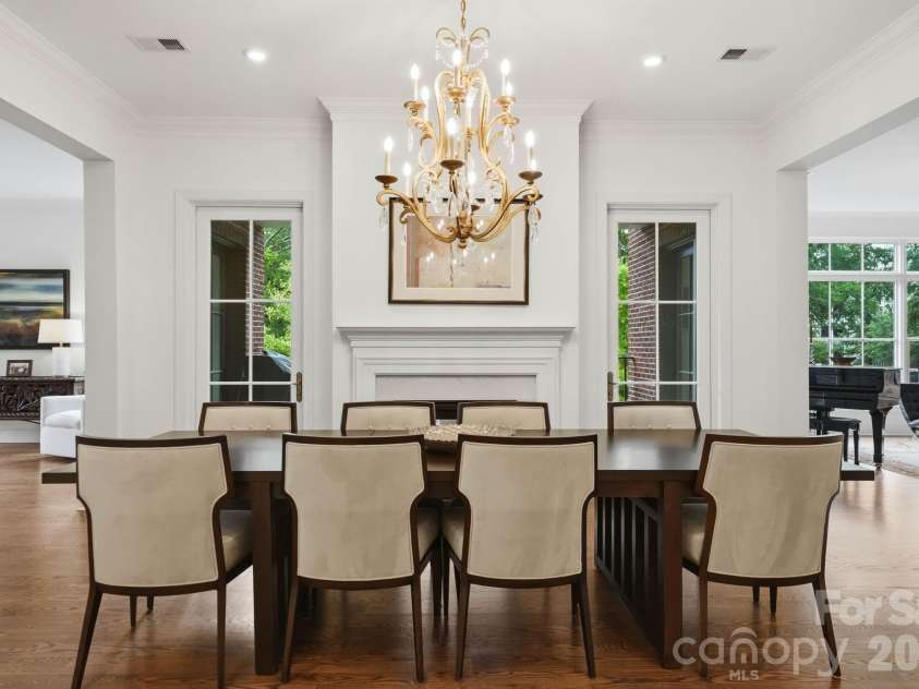 2312 Selwyn Avenue, Charlotte, NC 28207.  MLS# CAR4370763, YatesRealty ID 18445. Dining Room 