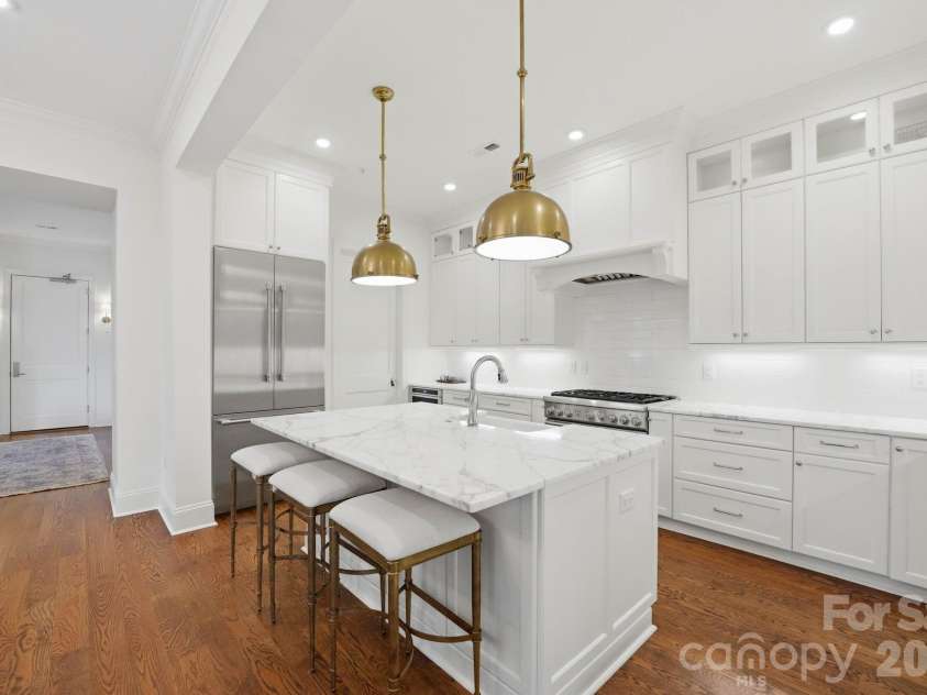 2312 Selwyn Avenue, Charlotte, NC 28207.  MLS# CAR4370763, YatesRealty ID 18445. Kitchen 