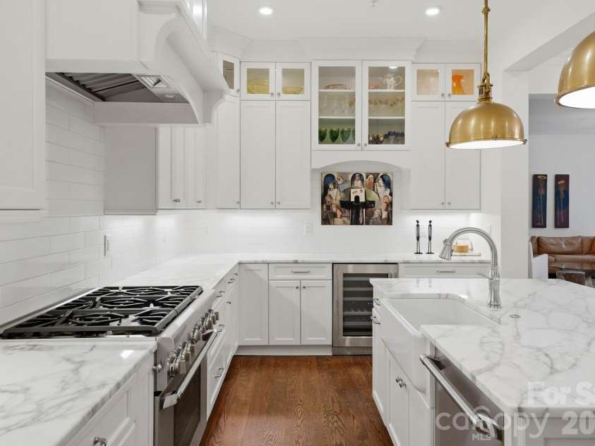 2312 Selwyn Avenue, Charlotte, NC 28207.  MLS# CAR4370763, YatesRealty ID 18445. Kitchen 