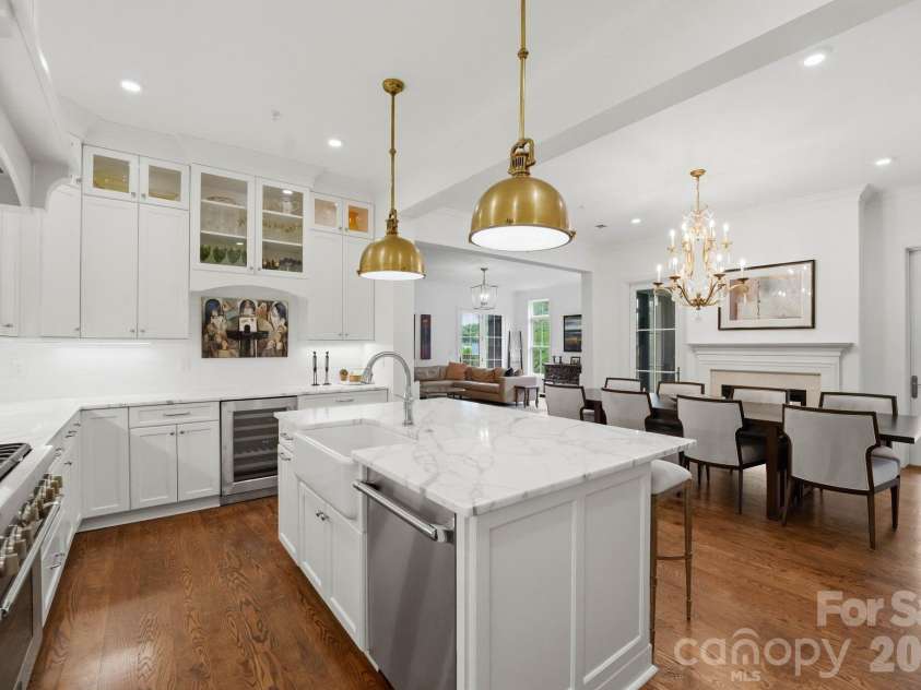 2312 Selwyn Avenue, Charlotte, NC 28207.  MLS# CAR4370763, YatesRealty ID 18445. Kitchen 