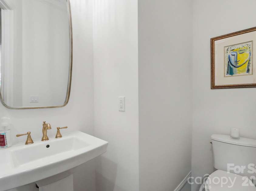 2312 Selwyn Avenue, Charlotte, NC 28207.  MLS# CAR4370763, YatesRealty ID 18445. Powder Room 