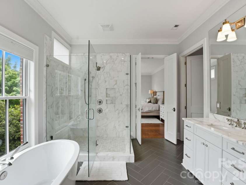 2312 Selwyn Avenue, Charlotte, NC 28207.  MLS# CAR4370763, YatesRealty ID 18445. Primary Bathroom