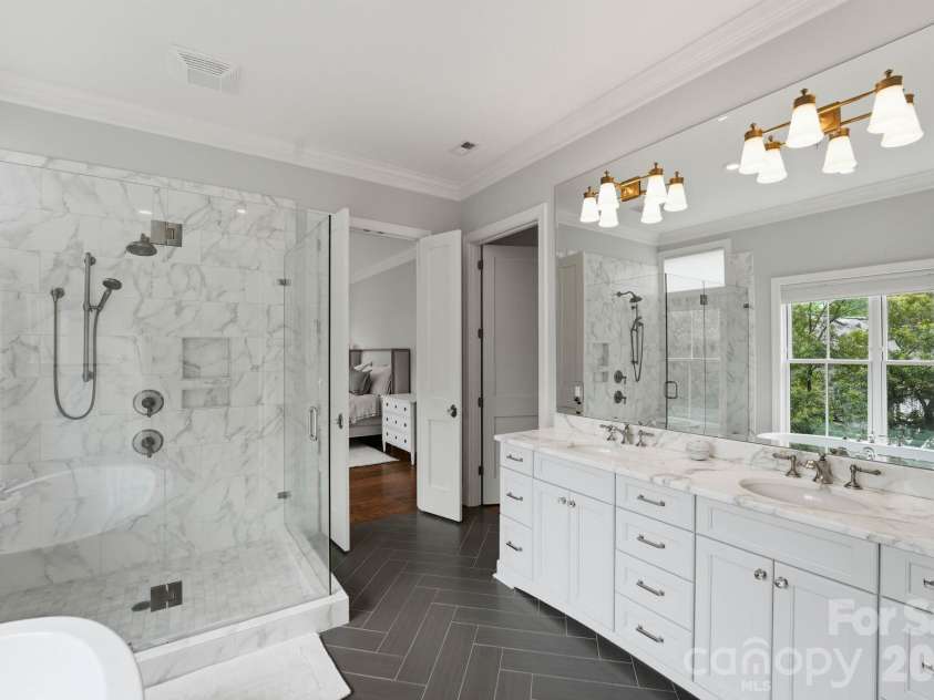 2312 Selwyn Avenue, Charlotte, NC 28207.  MLS# CAR4370763, YatesRealty ID 18445. Primary Bathroom 