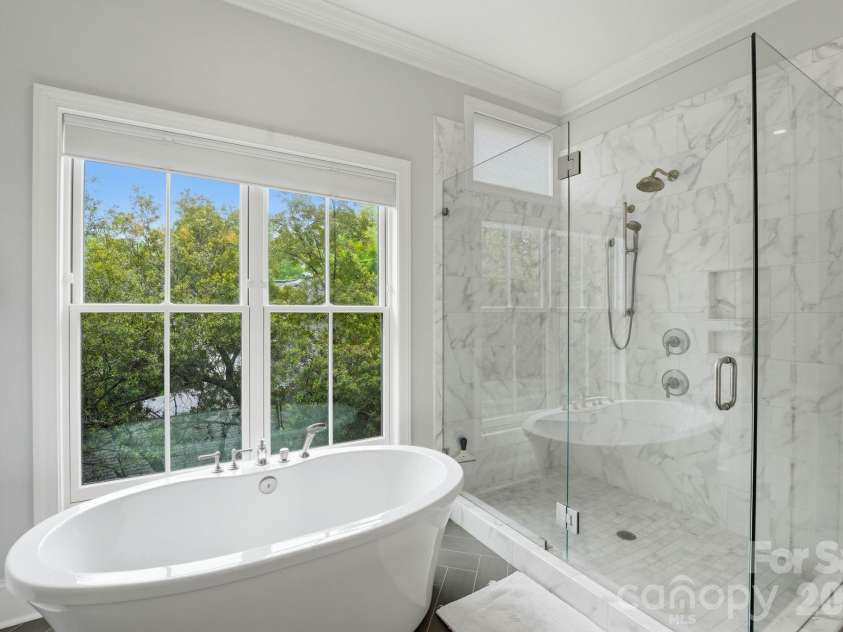 2312 Selwyn Avenue, Charlotte, NC 28207.  MLS# CAR4370763, YatesRealty ID 18445. Primary Bathroom 