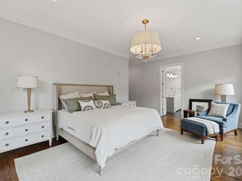 2312 Selwyn Avenue, Charlotte, NC 28207.  MLS# CAR4370763, YatesRealty ID 18445. Primary Bedroom 