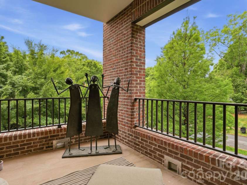 2312 Selwyn Avenue, Charlotte, NC 28207.  MLS# CAR4370763, YatesRealty ID 18445. Terrace 
