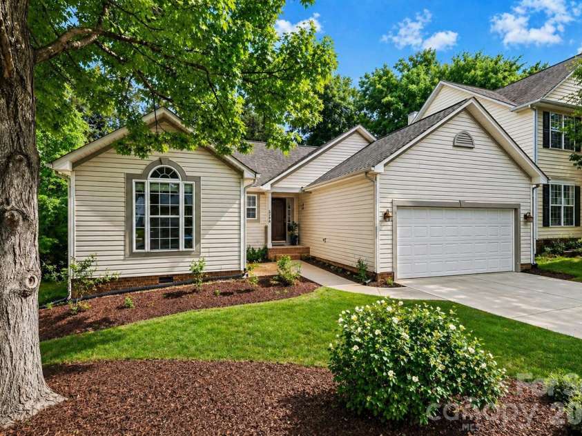 6708 Allness Glen Lane, Charlotte, NC 28269.  MLS# CAR4371863, YatesRealty ID 18446. 