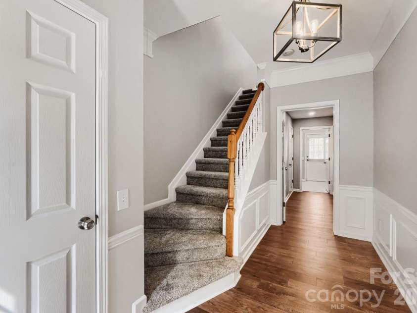 2937 Duvalla Avenue, Charlotte, NC 28209.  MLS# CAR4370499, YatesRealty ID 18447. Entry Hall
