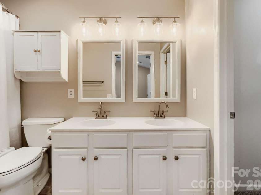 2937 Duvalla Avenue, Charlotte, NC 28209.  MLS# CAR4370499, YatesRealty ID 18447. Primary Bathroom