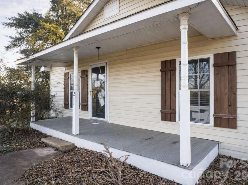 211 Webb Farm Road, Shelby, NC 28152.  MLS# CAR4346514, YatesRealty ID 18448. 