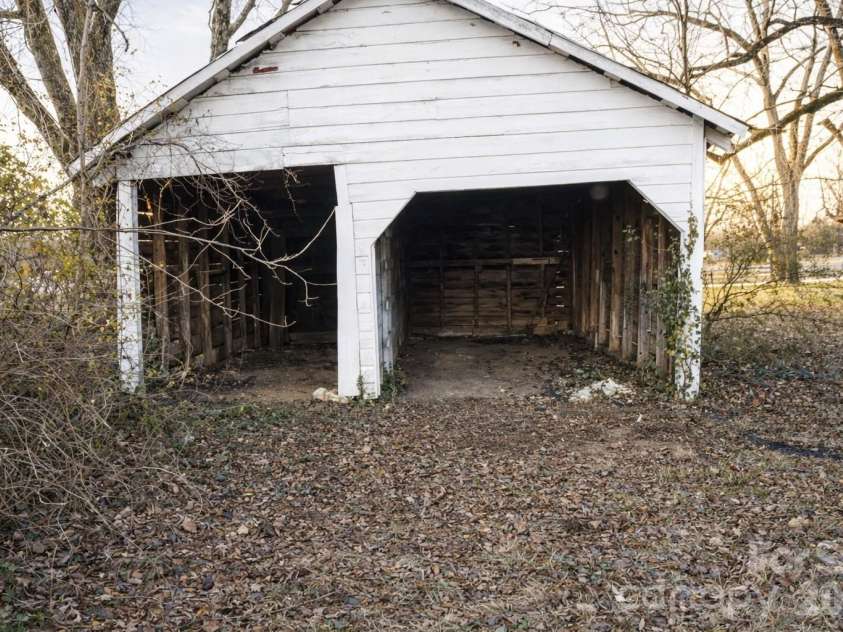 211 Webb Farm Road, Shelby, NC 28152.  MLS# CAR4346514, YatesRealty ID 18448. 