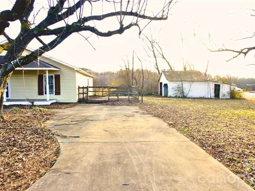 211 Webb Farm Road, Shelby, NC 28152.  MLS# CAR4346514, YatesRealty ID 18448. 