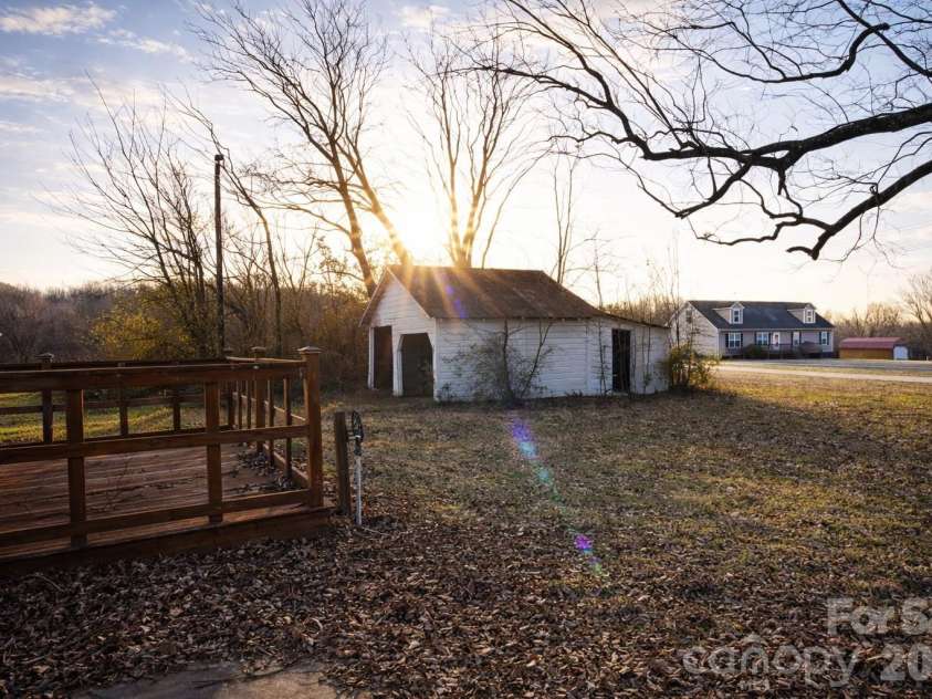211 Webb Farm Road, Shelby, NC 28152.  MLS# CAR4346514, YatesRealty ID 18448. 