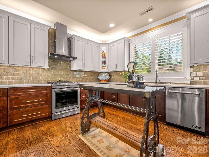 161 Linda Ann Drive, Flat Rock, NC 28731.  MLS# CAR4373052, YatesRealty ID 18449. 