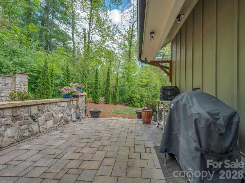 161 Linda Ann Drive, Flat Rock, NC 28731.  MLS# CAR4373052, YatesRealty ID 18449. 