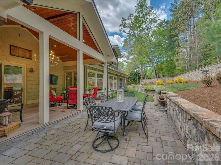 161 Linda Ann Drive, Flat Rock, NC 28731.  MLS# CAR4373052, YatesRealty ID 18449. 