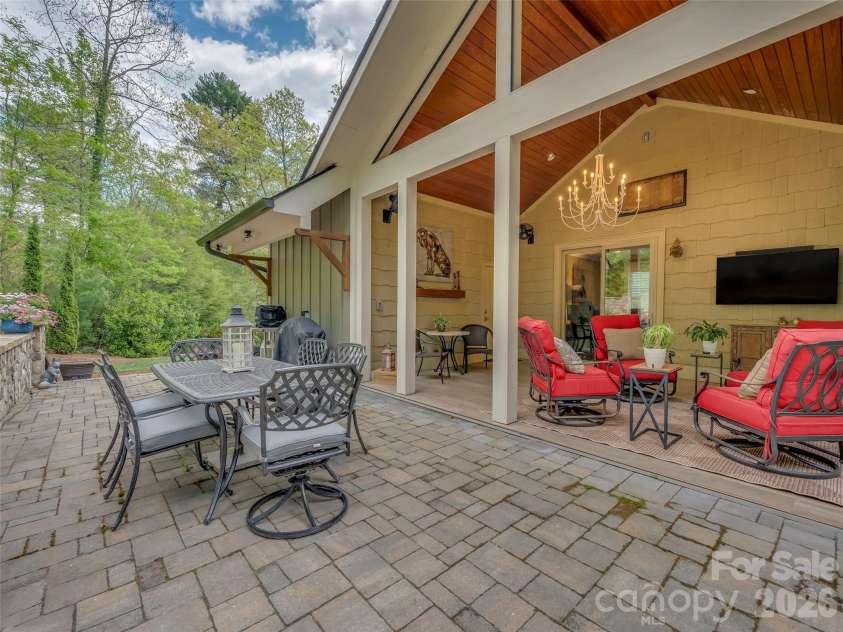 161 Linda Ann Drive, Flat Rock, NC 28731.  MLS# CAR4373052, YatesRealty ID 18449. 